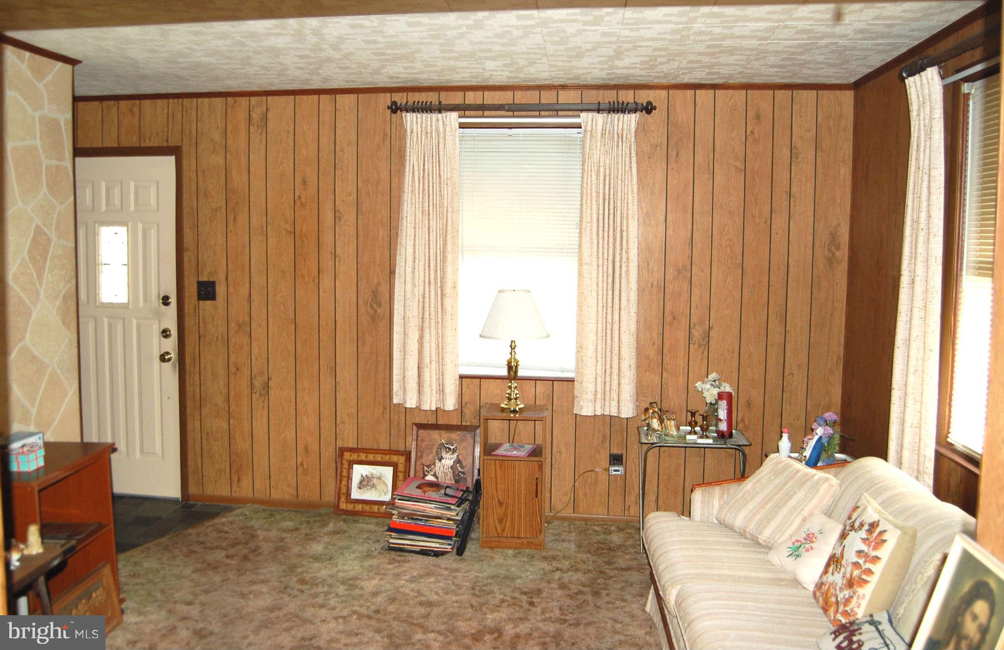1717 Brookview Road Baltimore, MD 21222 - Photo 2 of 11 Living Room