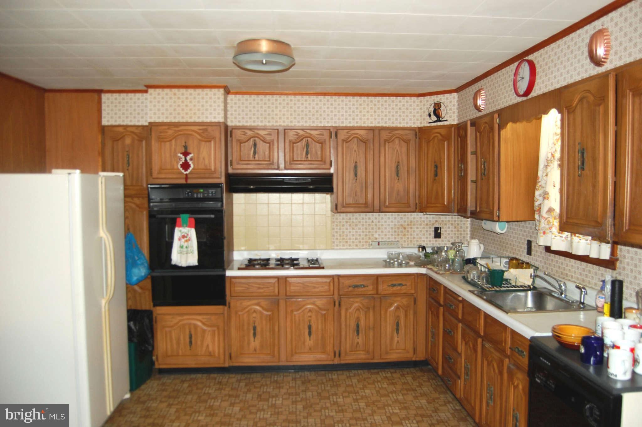 1717 Brookview Road Baltimore, MD 21222 - Photo 4 of 11 Kitchen