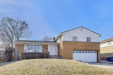 $329,000 | 1640 Channing Court, Melrose Park, IL 60160