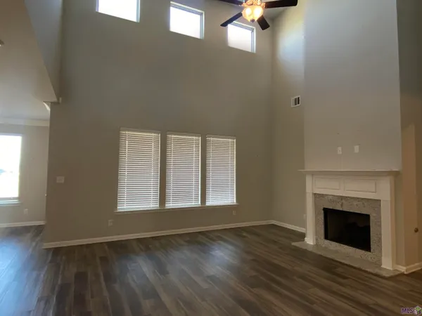 $379,000 | 2119 Dovefield Avenue, Unit 2119, Zachary, LA 70791