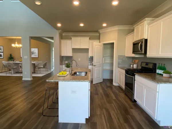 $379,000 | 2119 Dovefield Avenue, Unit 2119, Zachary, LA 70791