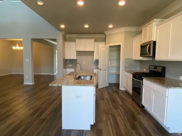 $379,000 | 2119 Dovefield Avenue, Unit 2119, Zachary, LA 70791