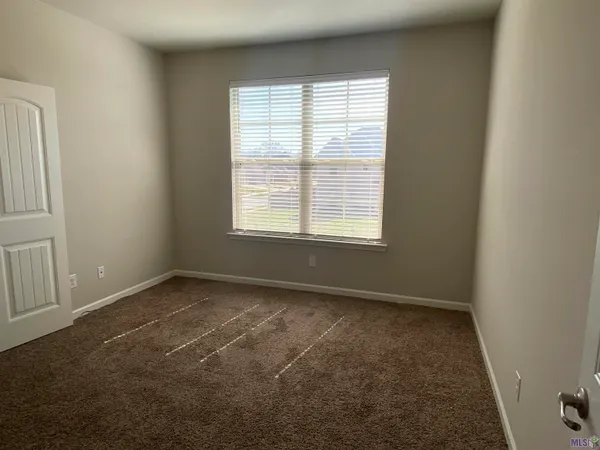 $379,000 | 2119 Dovefield Avenue, Unit 2119, Zachary, LA 70791