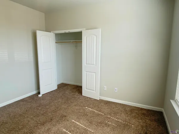 $379,000 | 2119 Dovefield Avenue, Unit 2119, Zachary, LA 70791