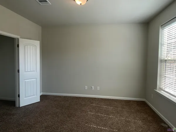 $379,000 | 2119 Dovefield Avenue, Unit 2119, Zachary, LA 70791