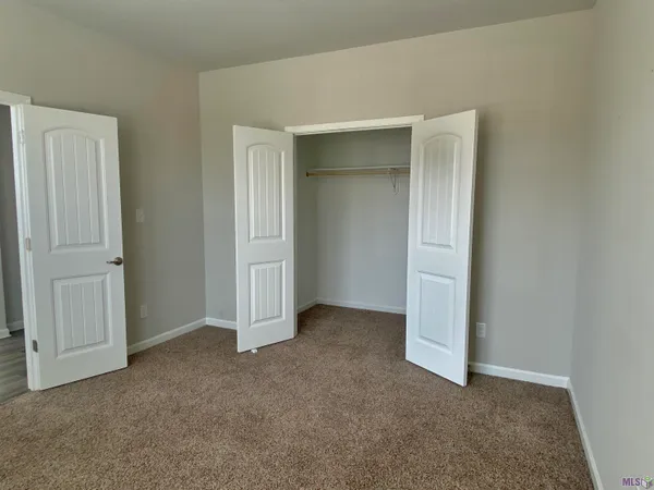 $379,000 | 2119 Dovefield Avenue, Unit 2119, Zachary, LA 70791