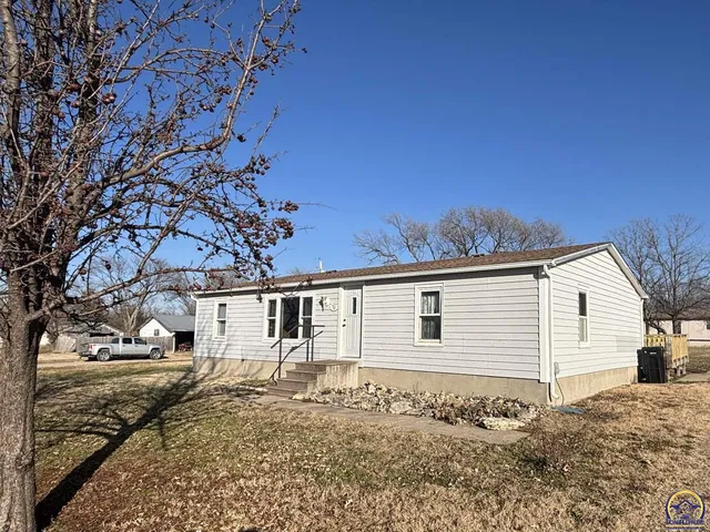 $105,000 | 502 Vine Street, Cottonwood Falls, KS 66845