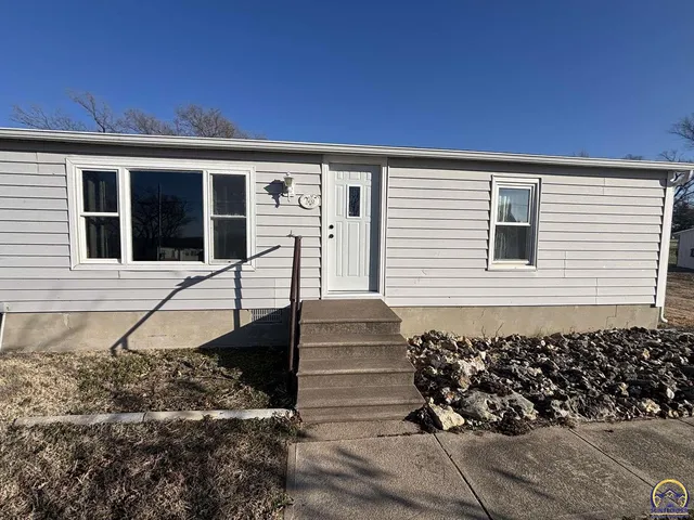 $105,000 | 502 Vine Street, Cottonwood Falls, KS 66845