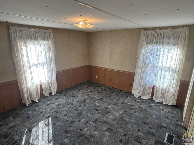 $105,000 | 502 Vine Street, Cottonwood Falls, KS 66845