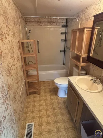 $105,000 | 502 Vine Street, Cottonwood Falls, KS 66845