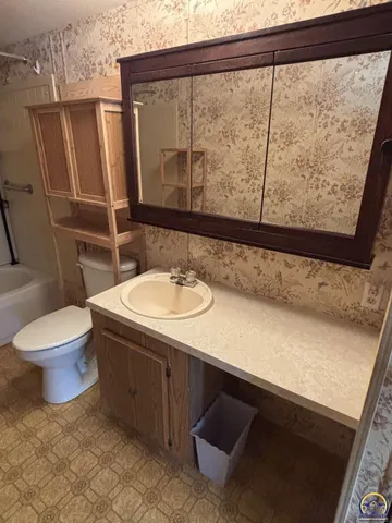 $105,000 | 502 Vine Street, Cottonwood Falls, KS 66845