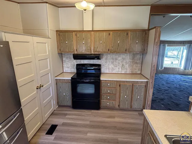 $105,000 | 502 Vine Street, Cottonwood Falls, KS 66845