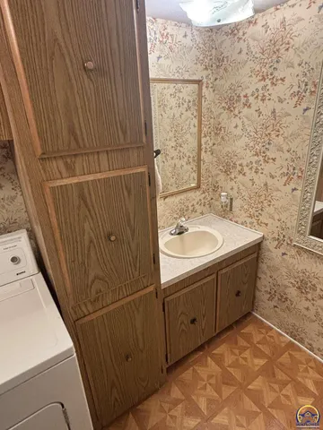 $105,000 | 502 Vine Street, Cottonwood Falls, KS 66845