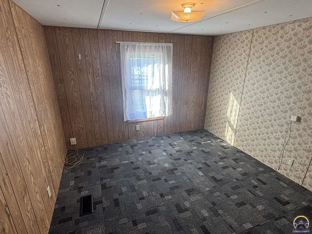 $105,000 | 502 Vine Street, Cottonwood Falls, KS 66845