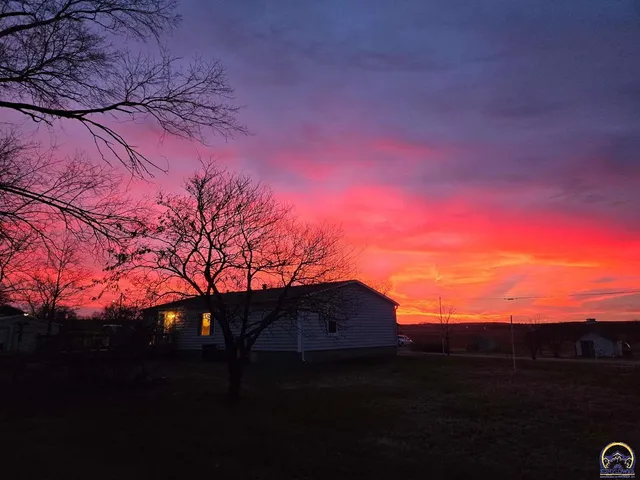 $105,000 | 502 Vine Street, Cottonwood Falls, KS 66845