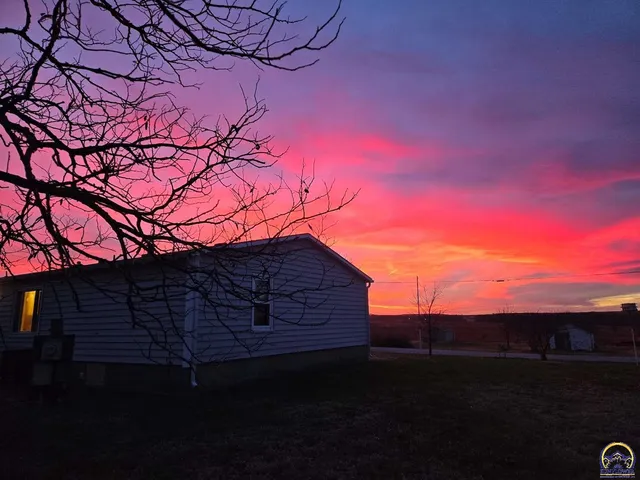 $105,000 | 502 Vine Street, Cottonwood Falls, KS 66845