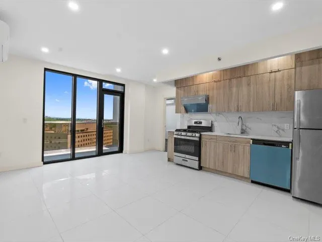 $679,250 | 124-28 Queens Boulevard, Unit 9D | Kew Gardens