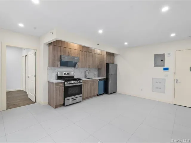 $679,250 | 124-28 Queens Boulevard, Unit 9D | Kew Gardens