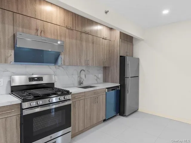 $679,250 | 124-28 Queens Boulevard, Unit 9D | Kew Gardens