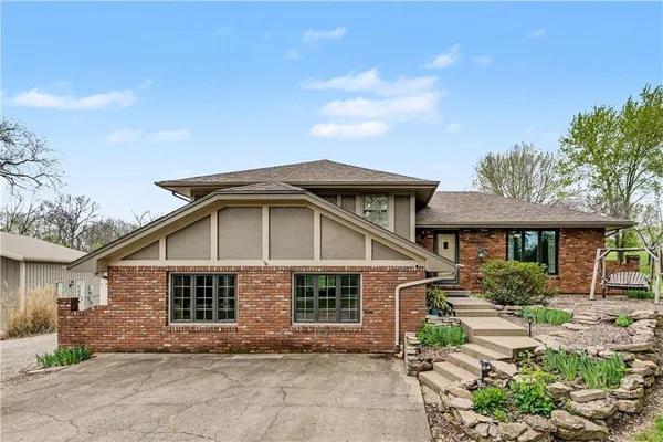 $525,000 | 17710 Sycamore Street, Holt, MO 64048