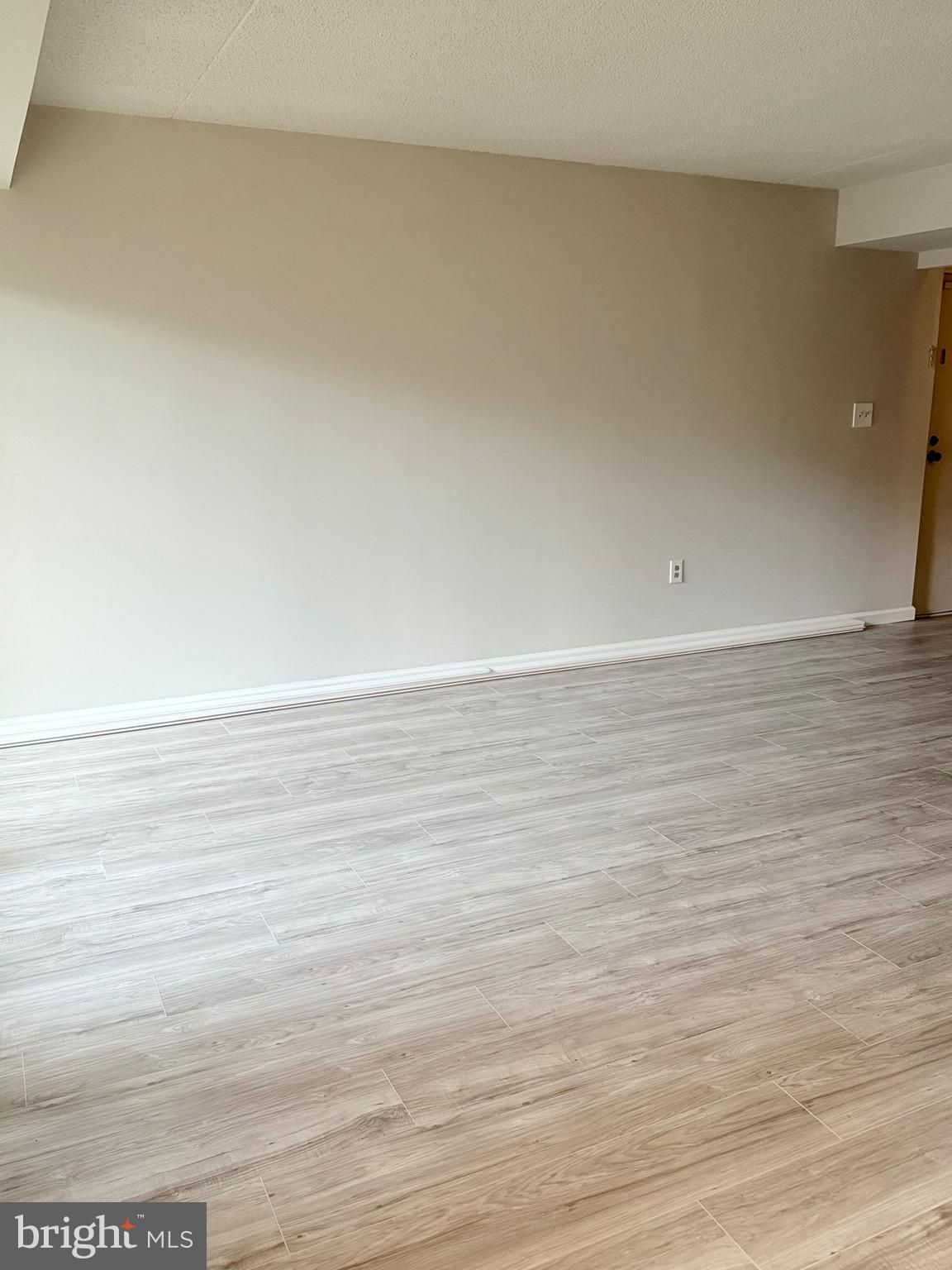 11739 Ledura Court, Unit T7 Reston, VA 20191 - Photo 3 of 17 a view of an ocean & beach