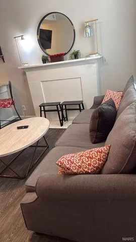 $1,250 | 3854 Folsom Avenue, Unit 1F, St. Louis, MO 63110