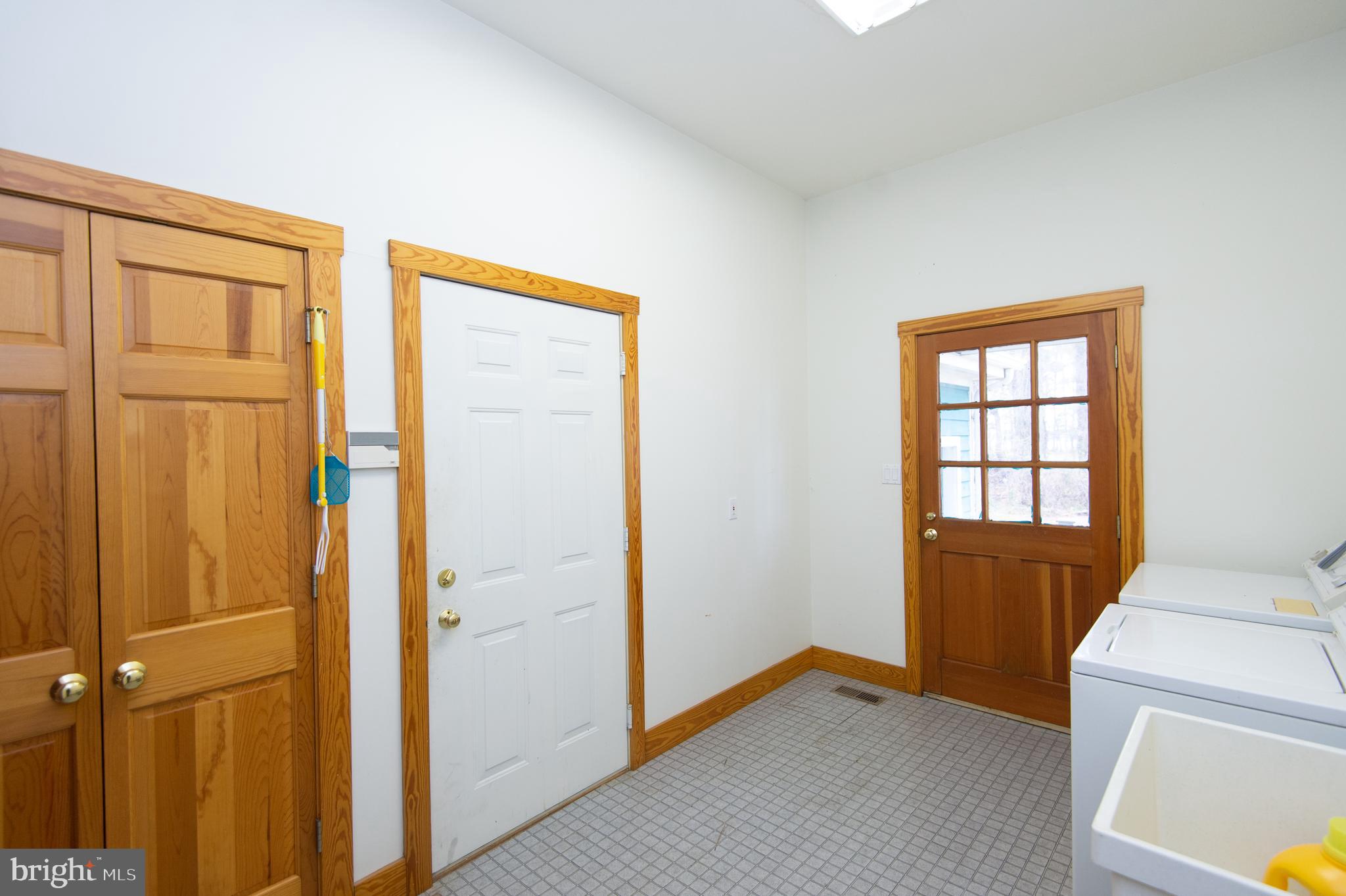 6041 Corners Wharf Road Cambridge, MD 21613 - Photo 32 of 51 laundry room