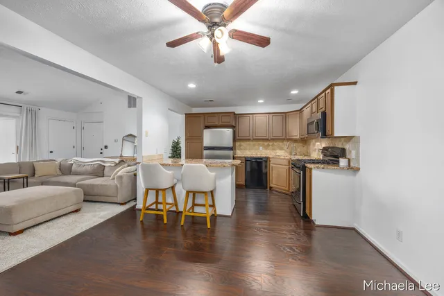 $234,900 | 3169 East Crystal Waters Drive, Unit 8, Holland, MI 49424