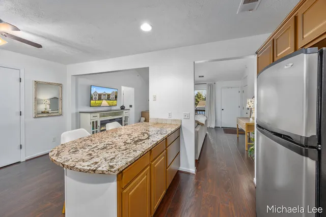 $234,900 | 3169 East Crystal Waters Drive, Unit 8, Holland, MI 49424