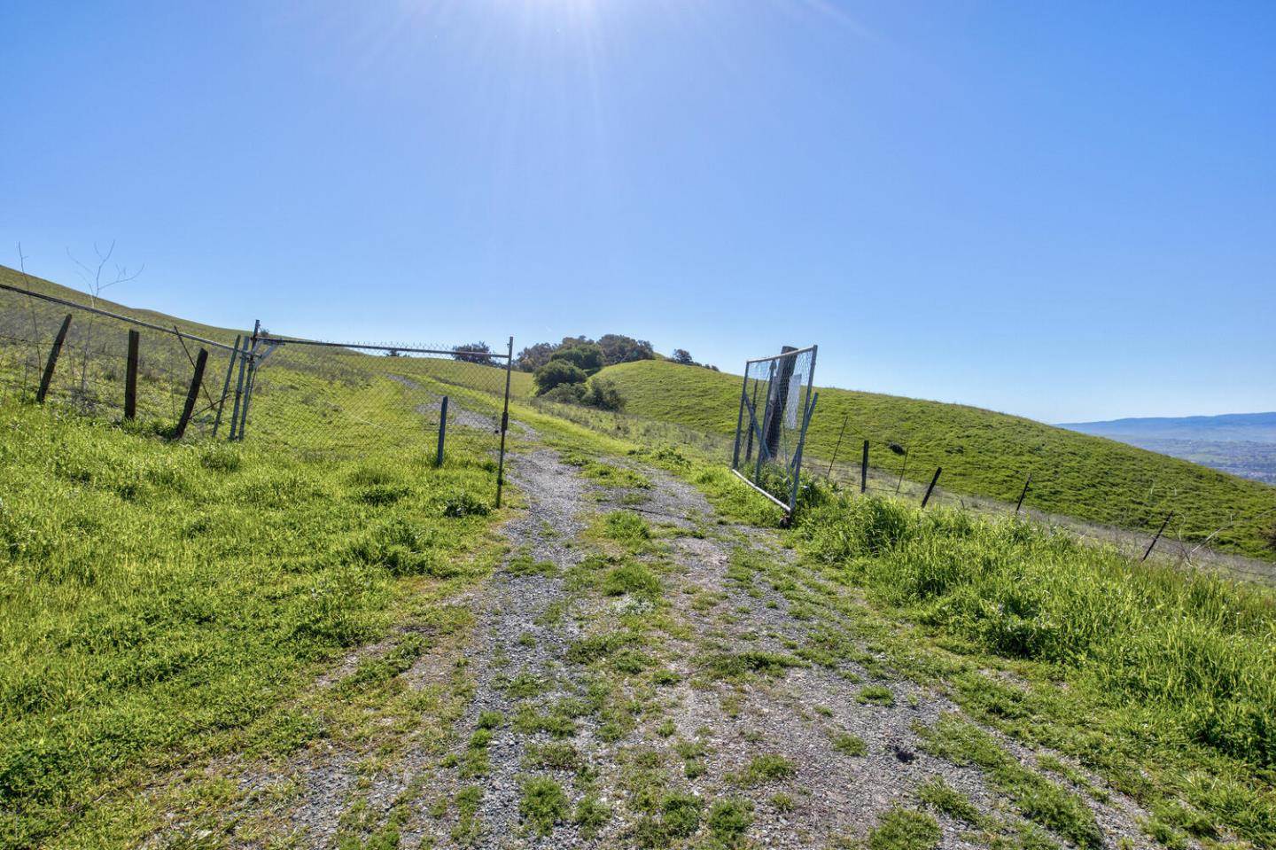 Undisclosed Address San Jose, CA 95127 - Photo 10 of 59 Gallery Image 10