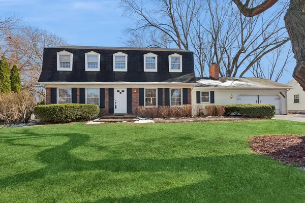 $675,000 | 6S241 Concord Road, Naperville, IL 60540