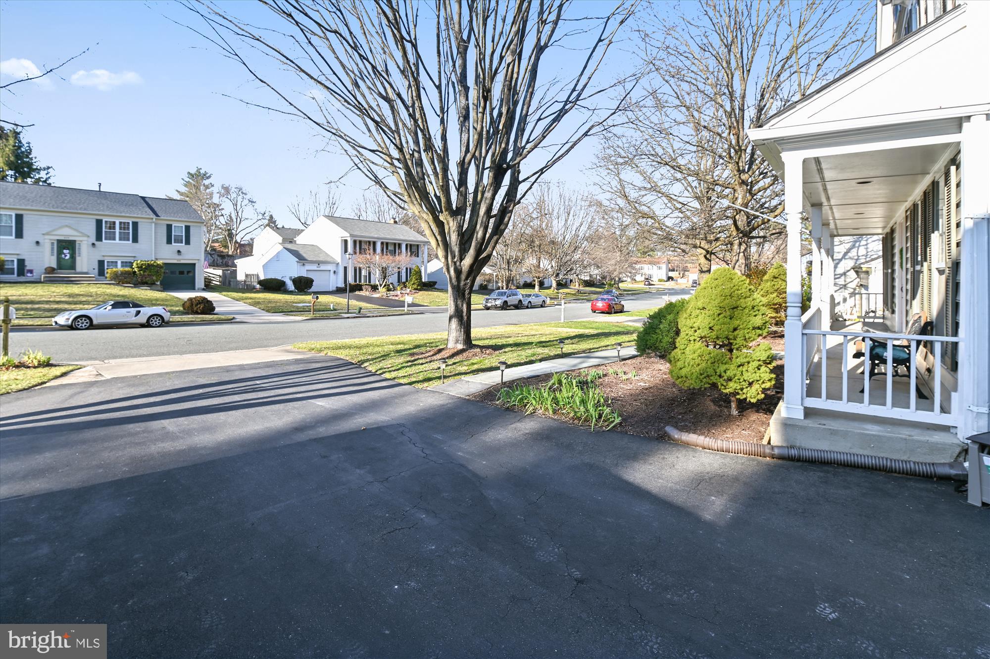 810 Pointer Ridge Drive Gaithersburg, MD 20878 - Photo 3 of 52 Driveway
