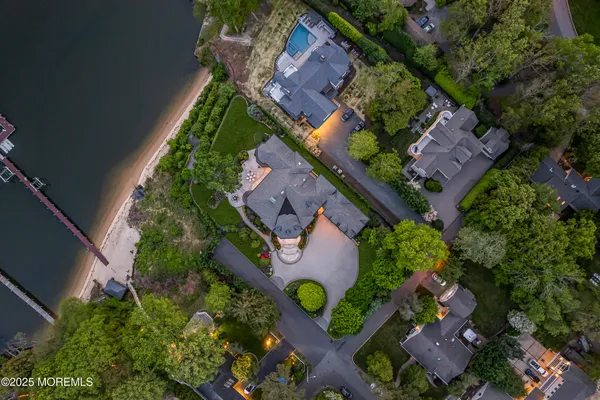 a view of a garden with pathway