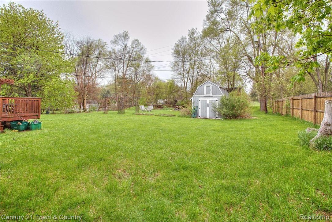 6525 Walters Road Clarkston, MI 48346 - Photo 4 of 35 4.jpg