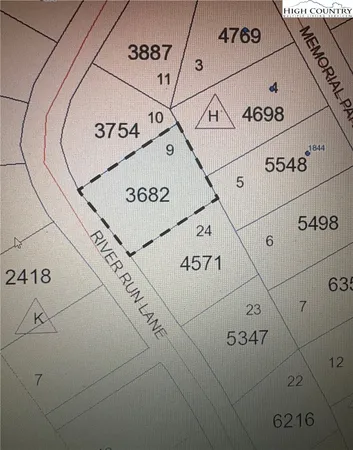 a view of white house with a outdoor space