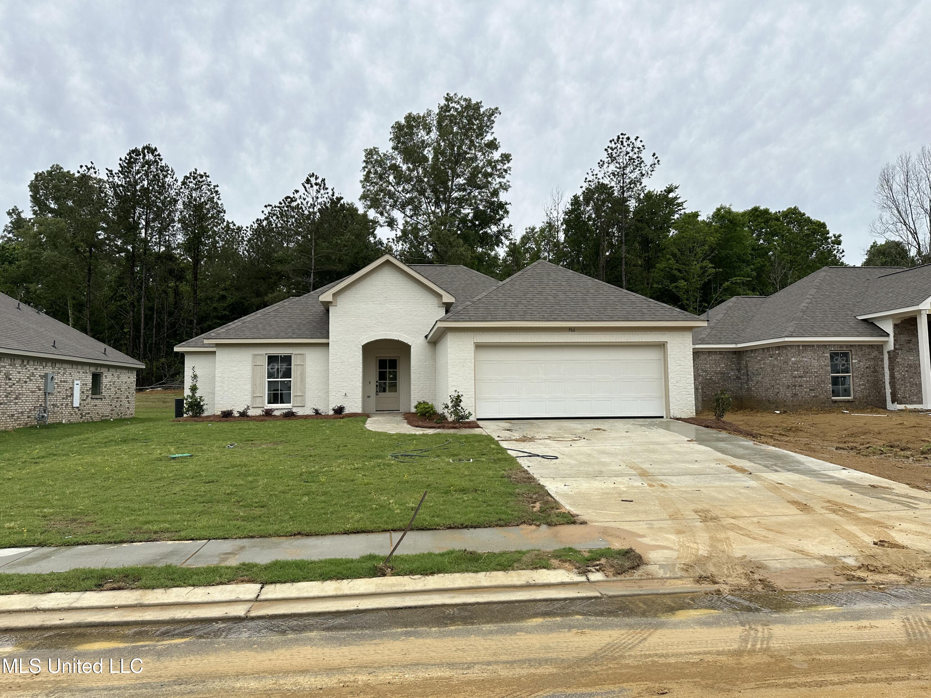 966 Riverside Lane Pearl, MS 39208 - Photo 1 of 6 Front