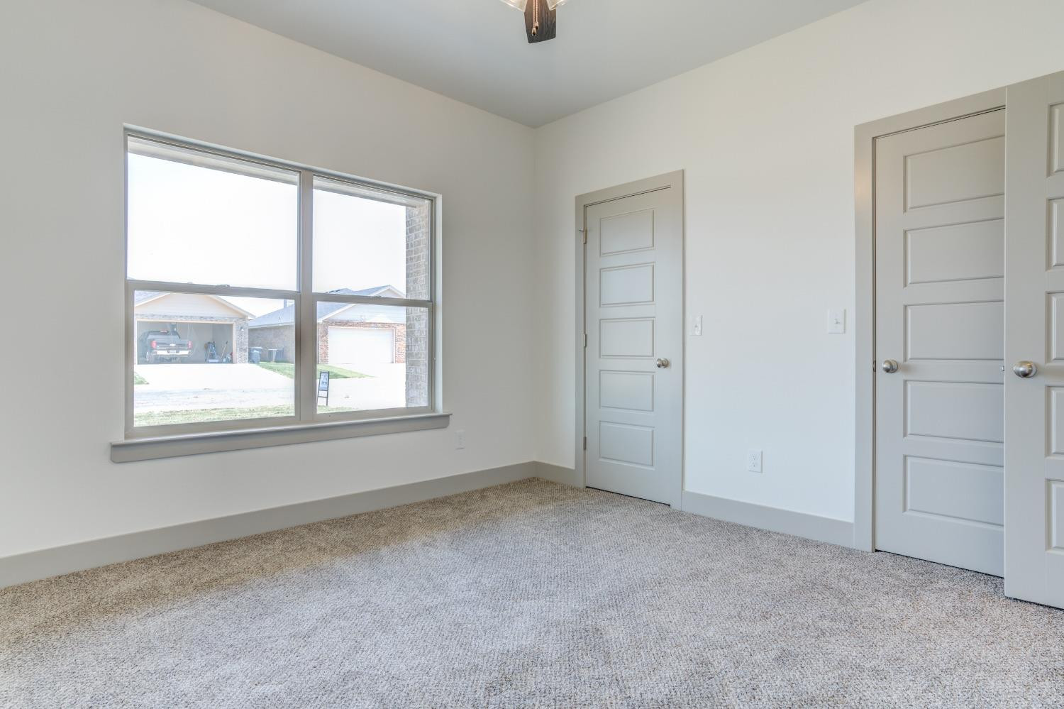 7007 18th Street Lubbock, TX 79416 - Photo 19 of 34 an empty room with windows