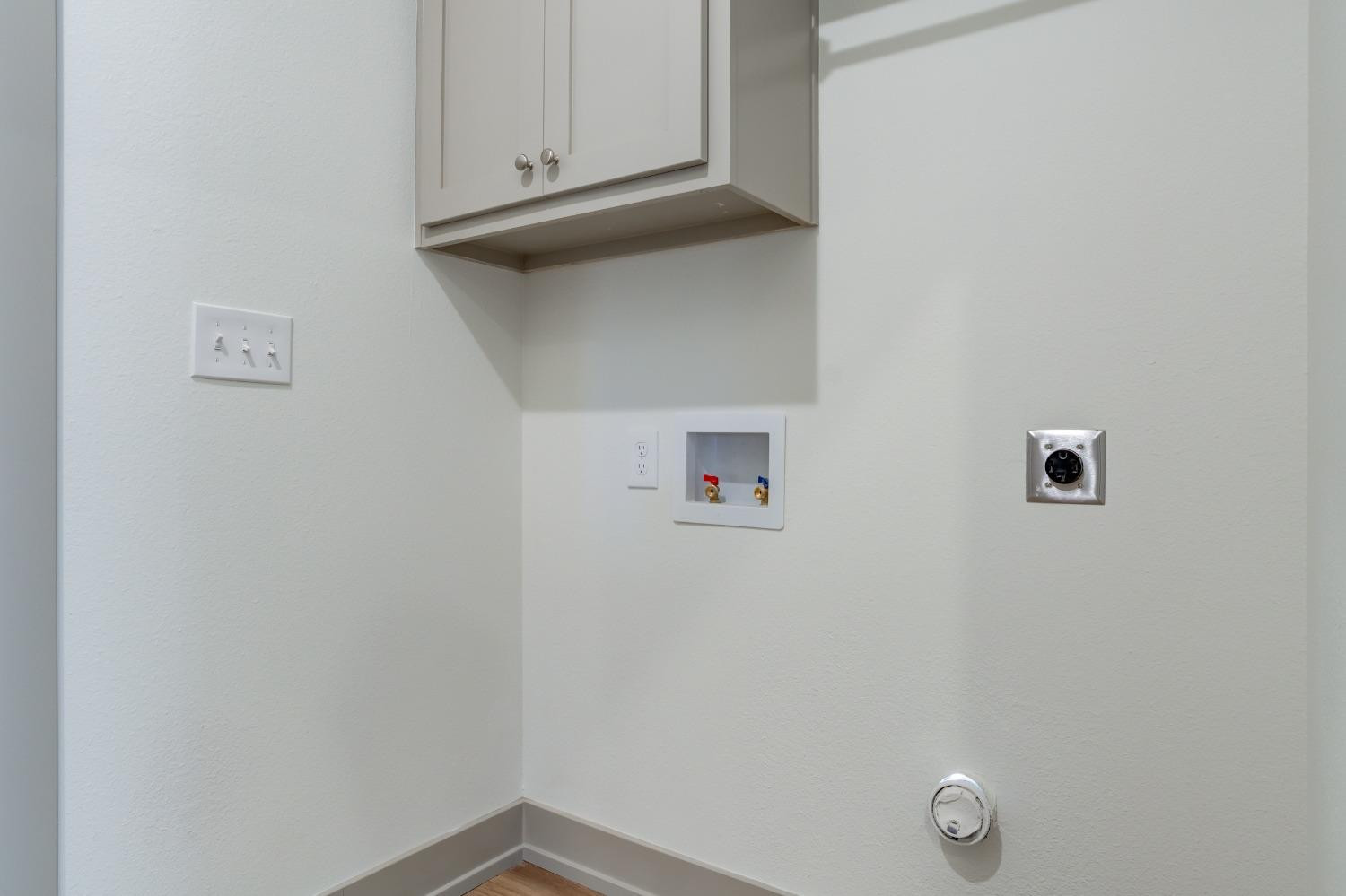 7007 18th Street Lubbock, TX 79416 - Photo 32 of 34 a view of a closet