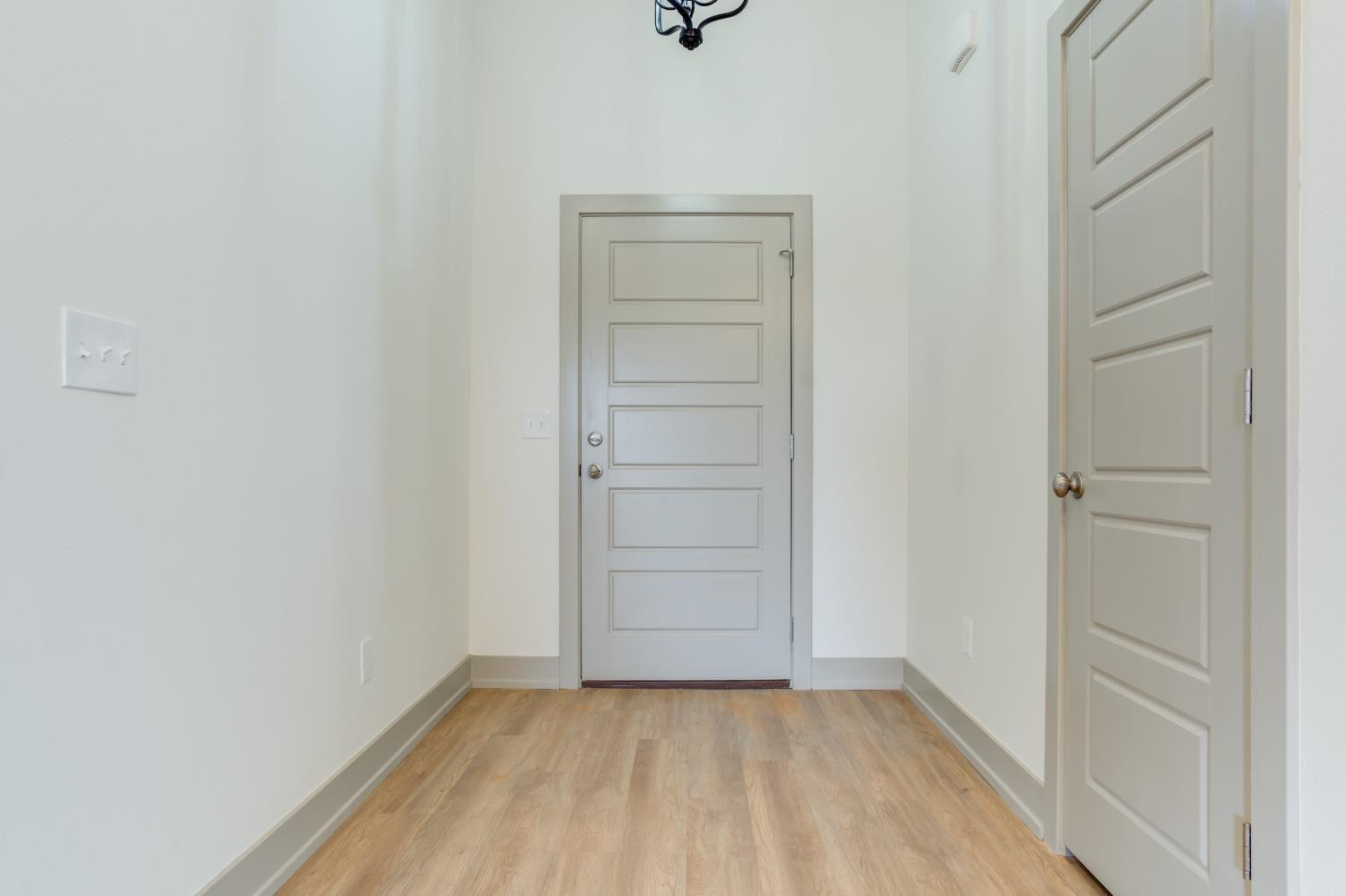 7007 18th Street Lubbock, TX 79416 - Photo 4 of 34 a view of an empty room