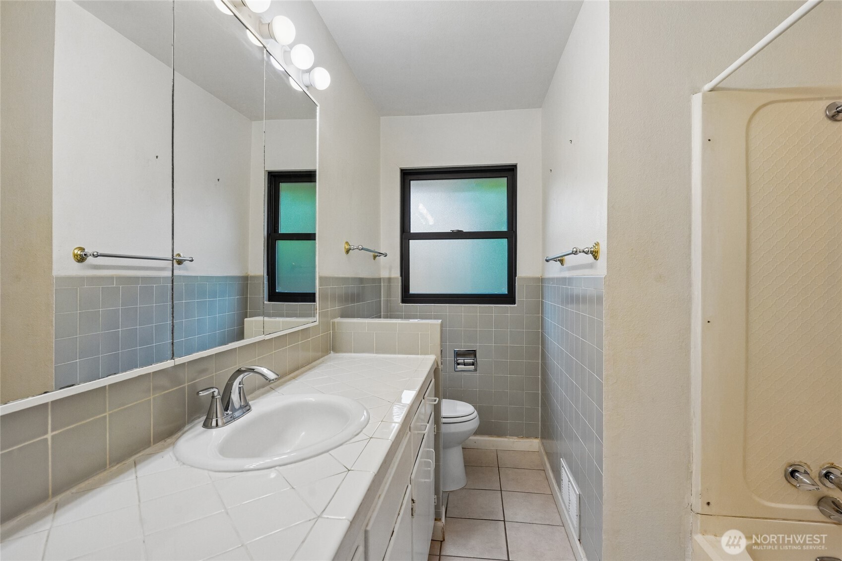 4223 Robin Road West University Place, WA 98466 - Photo 19 of 39 Gallery Image 19