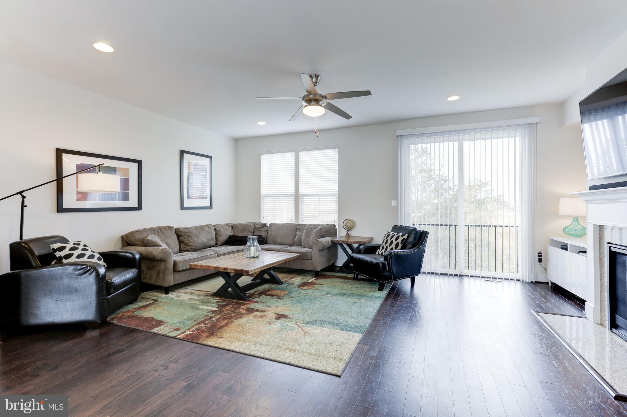 23697 Turtle Point Terrace Ashburn, VA 20148 - Photo 4 of 33 GREAT ROOM