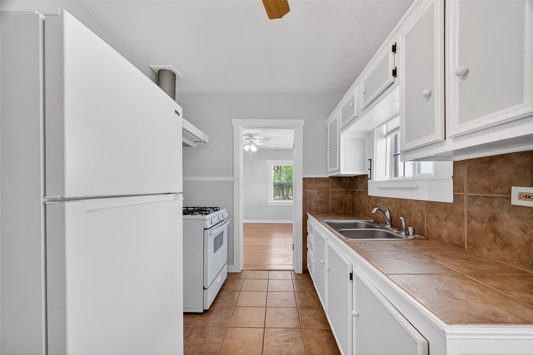 2316 Freeman Street, Unit 6 Houston, TX 77009 - Photo 15 of 25 a kitchen with stainless steel appliances granite countertop a refrigerator and a sink