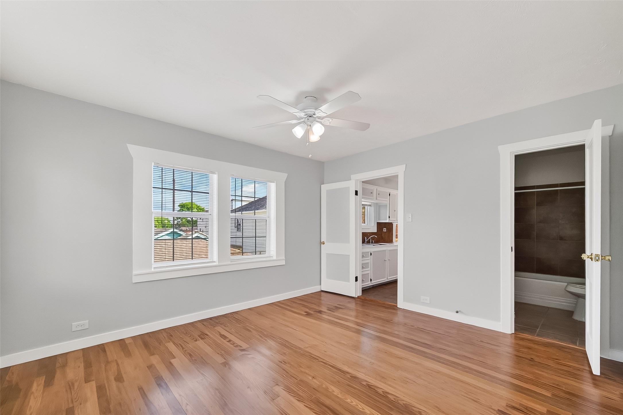 2316 Freeman Street, Unit 6 Houston, TX 77009 - Photo 20 of 25 an empty room with wooden floor and windows