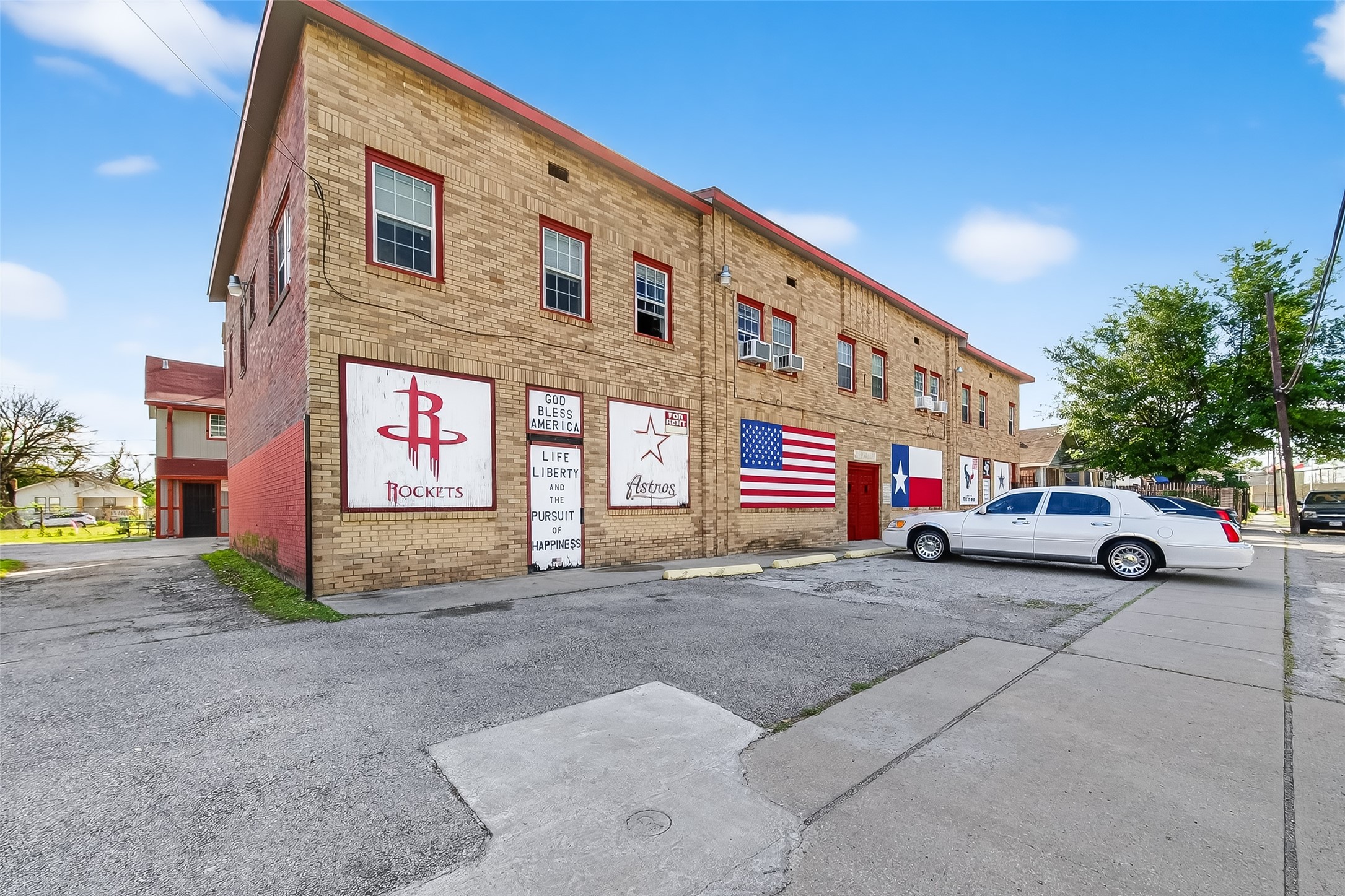 2316 Freeman Street, Unit 6 Houston, TX 77009 - Photo 2 of 25 a view of a car park in front of building