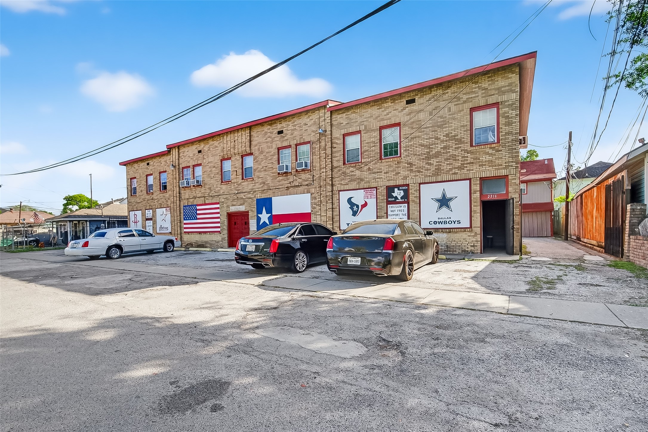 2316 Freeman Street, Unit 6 Houston, TX 77009 - Photo 3 of 25 a view of a building with cars