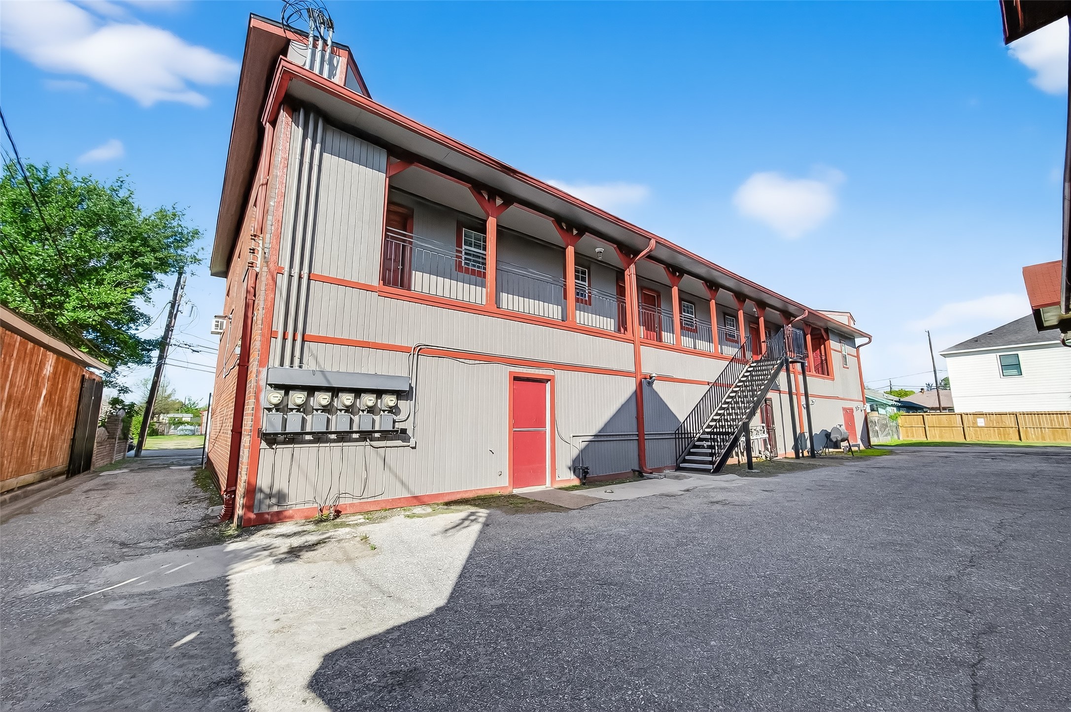 2316 Freeman Street, Unit 6 Houston, TX 77009 - Photo 4 of 25 a view of an house with backyard