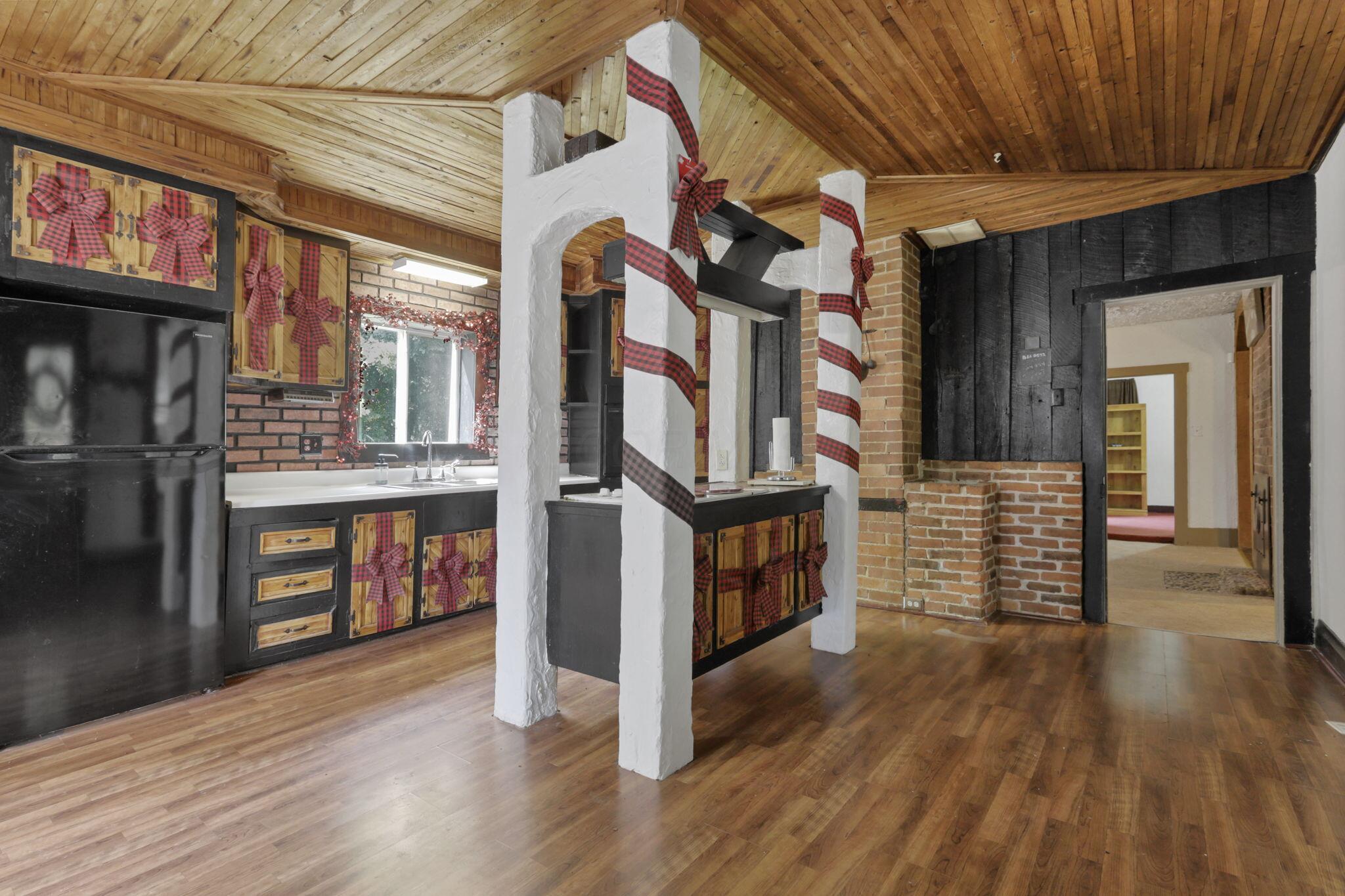 27380 Miller Road Rockbridge, OH 43149 - Photo 4 of 38