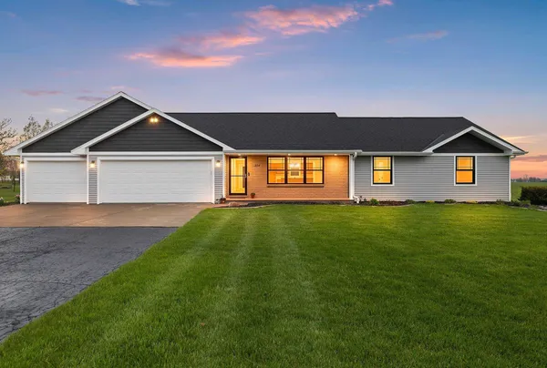 $589,900 | 3154 Green Meadow Drive, De Pere, WI 54115