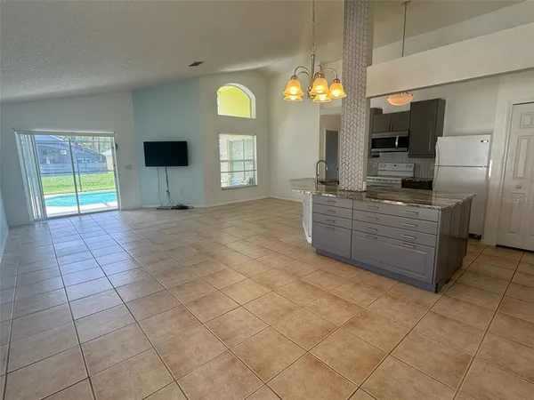 $2,400 | 611 Casterton Circle, Davenport, FL 33897