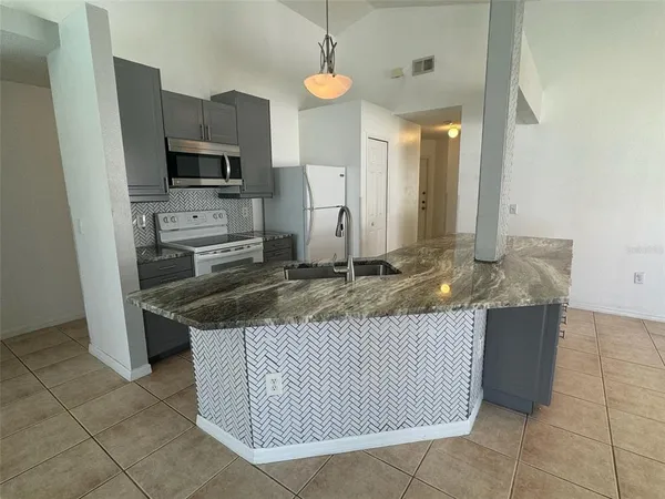 $2,400 | 611 Casterton Circle, Davenport, FL 33897